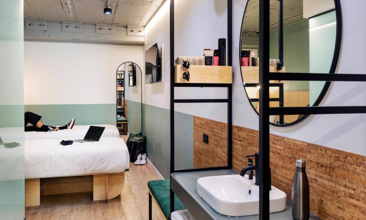 Lylo Auckland Hotel Экстерьер фото A room at the hotel