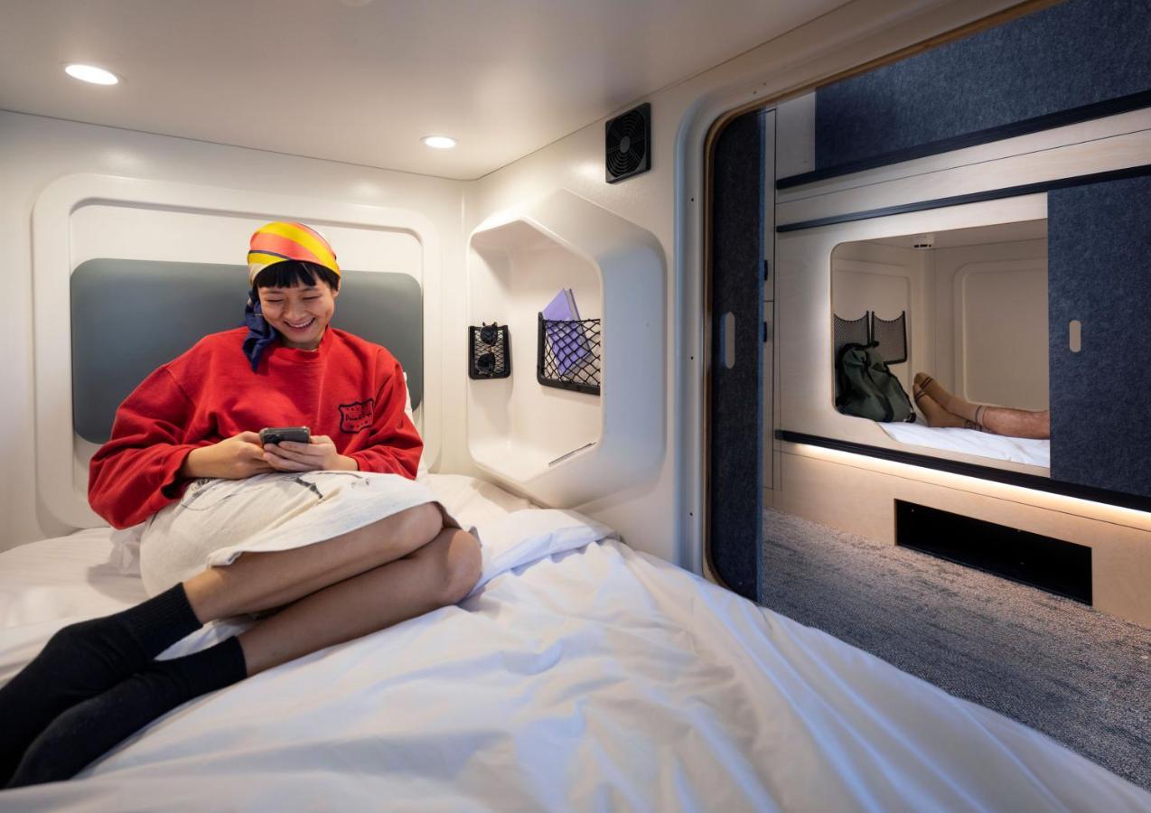 Lylo Auckland Hotel Экстерьер фото A capsule hotel room