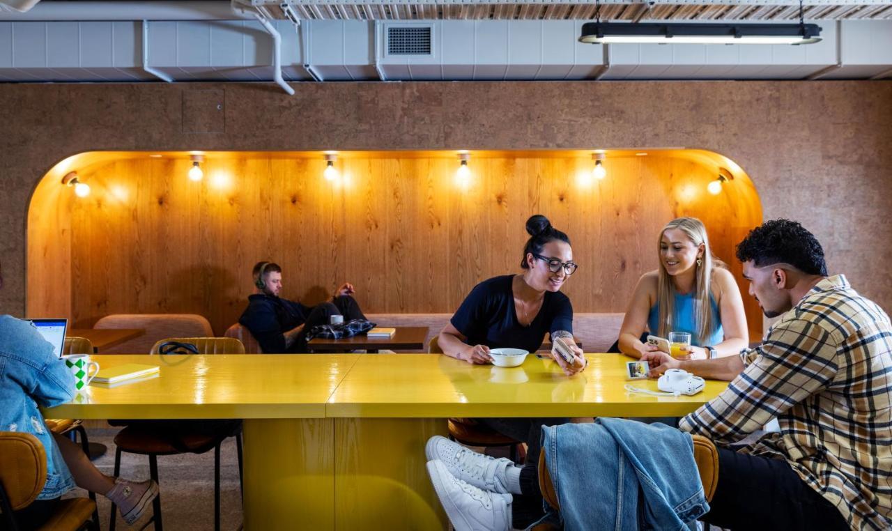 Lylo Auckland Hotel Экстерьер фото Students studying at the University of New South Wales