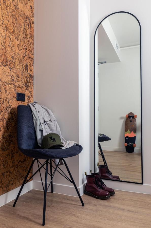Lylo Auckland Hotel Экстерьер фото A long mirror
