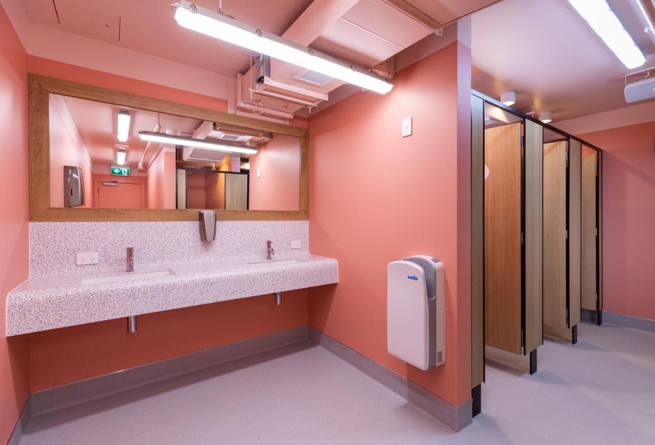 Lylo Auckland Hotel Номер фото The new toilet block