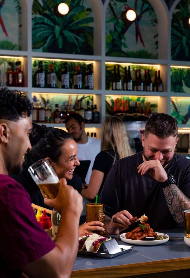 Lylo Auckland Hotel Экстерьер фото The bar at the Old Blind Dogs