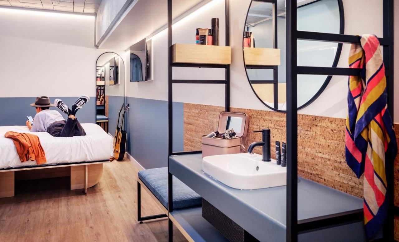 Lylo Auckland Hotel Экстерьер фото A room at the hotel